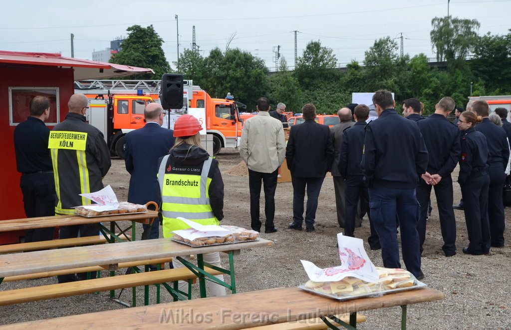 Erster Spatenstich Neues Feuerwehrzentrum Koeln Kalk Gummersbacherstr P100.JPG - Miklos Laubert